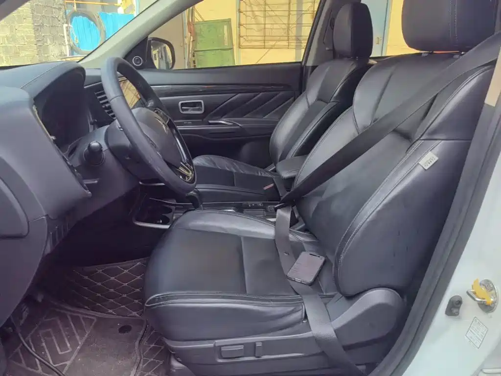 Mitsubishi Outlander 2019 — фото 15