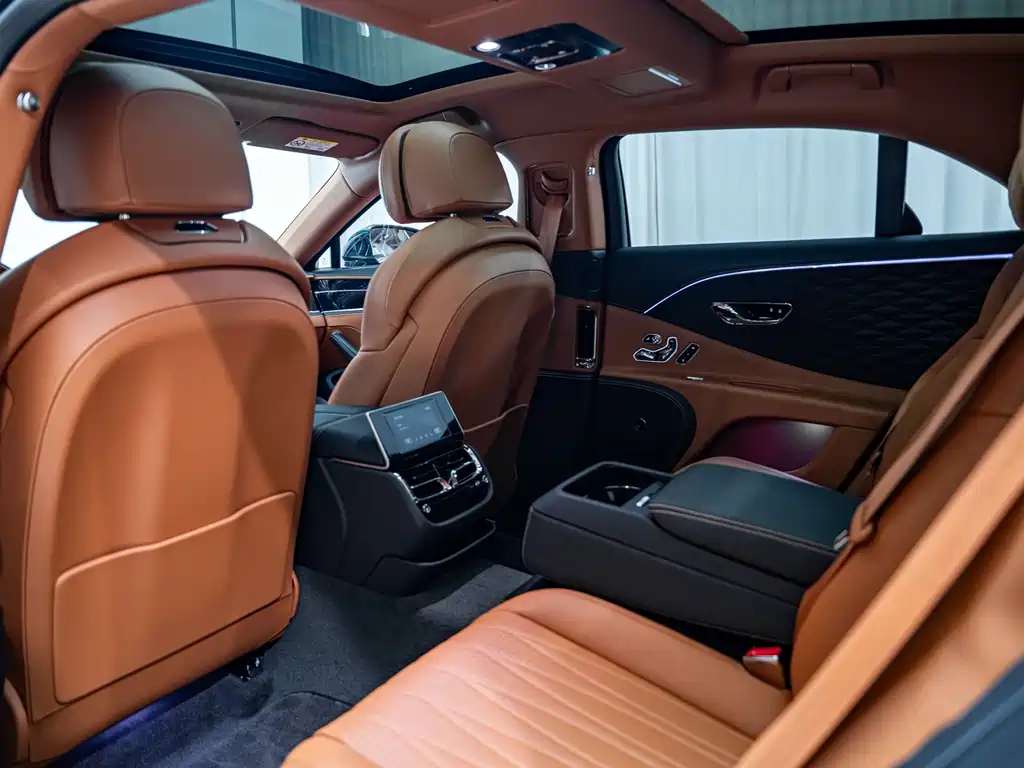 Bentley Flying Spur 2023 — фото 15