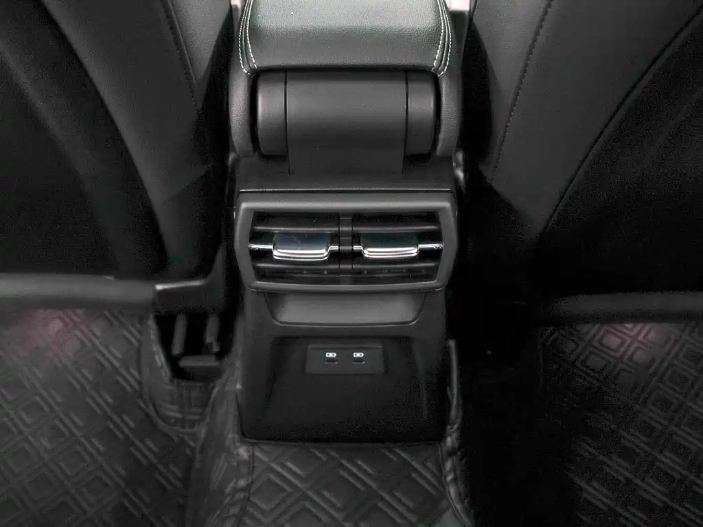 Audi A3 2023 — фото 17