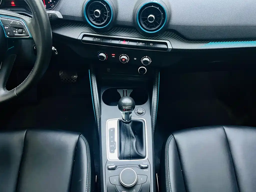 Audi Q2L 2019 — фото 13
