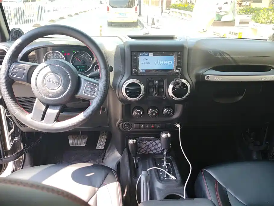Jeep Wrangler 2014 — фото 12