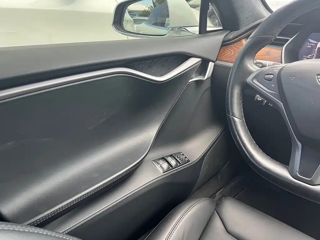 Tesla Model S 2019 — фото 12