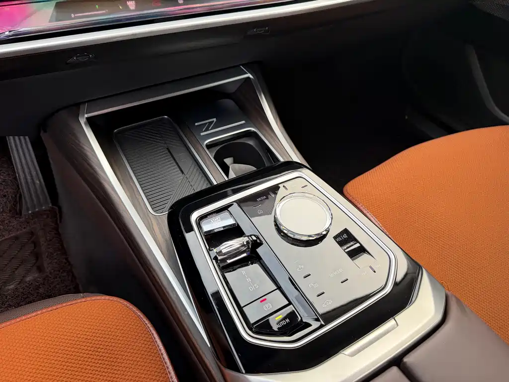 BMW 7 Series 2024 — фото 10