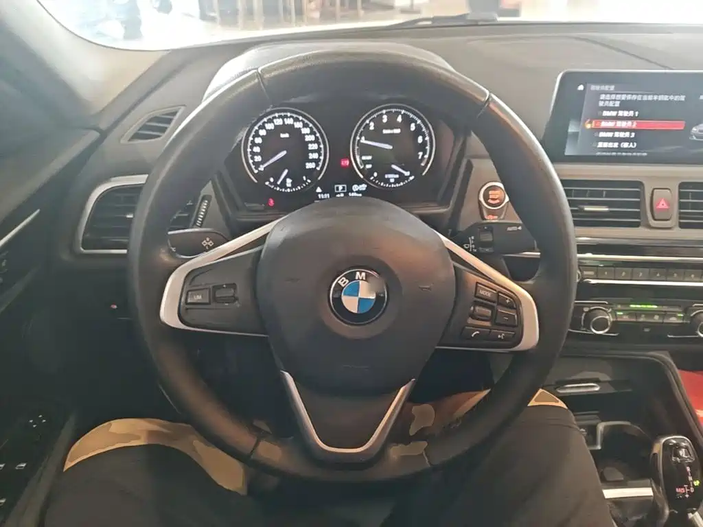 BMW 1 Series 2020 — фото 11