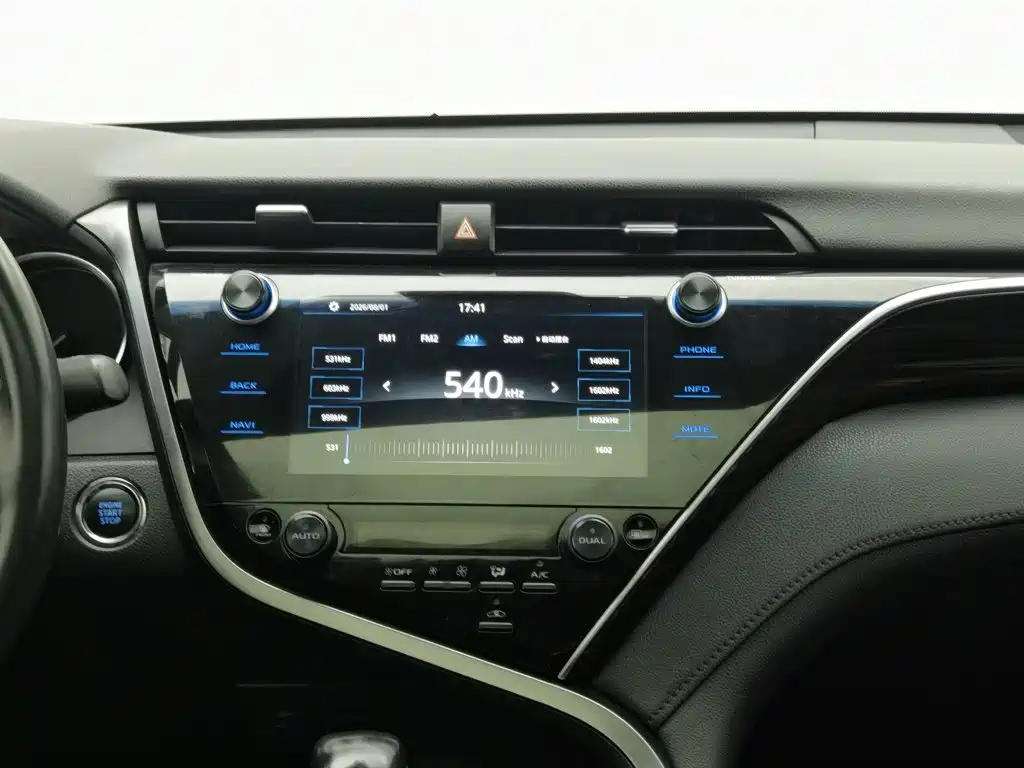 Toyota Camry 2020 — фото 12