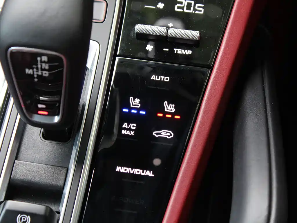 Porsche Cayenne 2019 — фото 13