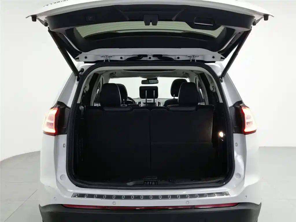 Ford Edge 2016 — фото 16