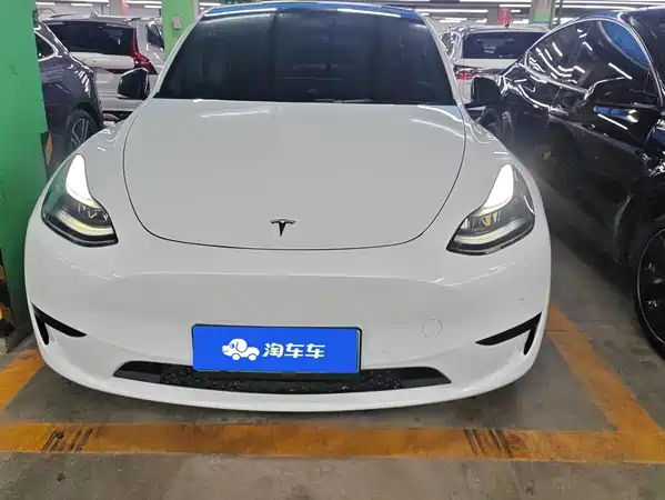 Tesla Model Y 2024