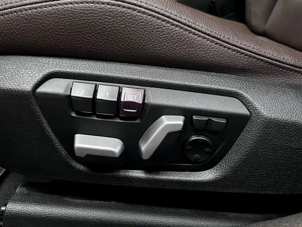 BMW 3 Series 2018 — фото 17