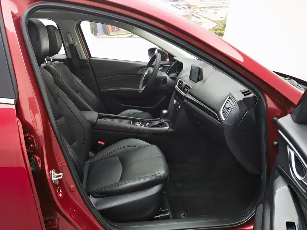 Mazda 3 Axela 2018 — фото 23