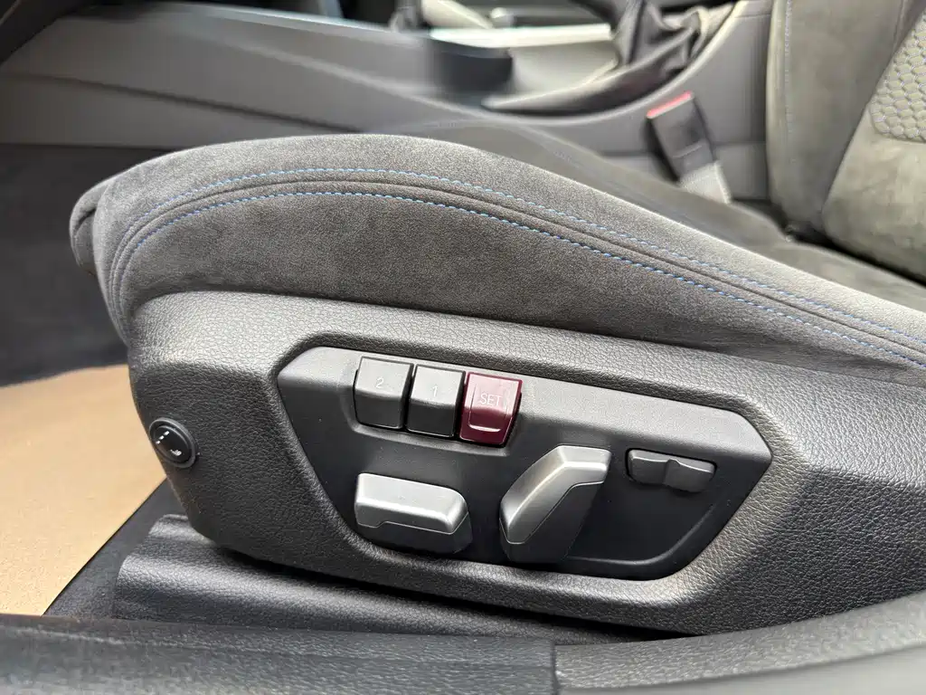 BMW 3 Series 2018 — фото 12