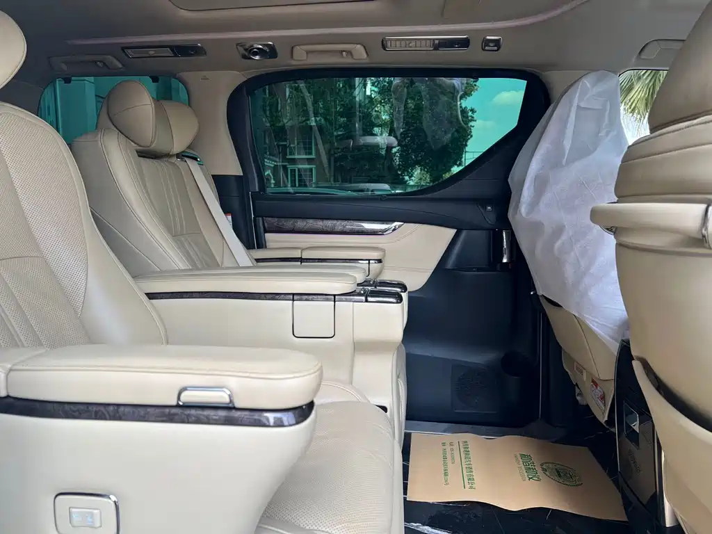 Toyota Alphard 2020 — фото 8