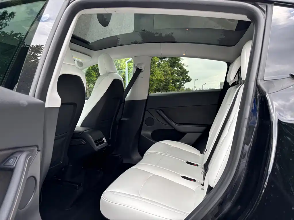 Tesla Model Y 2023 — фото 10