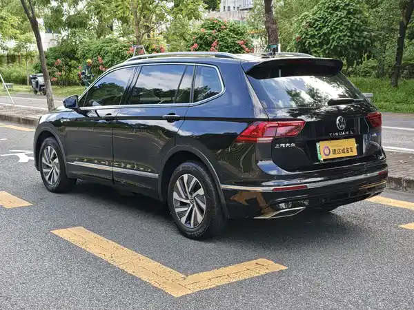 Volkswagen Tiguan L Plug-In Hybrid 2021