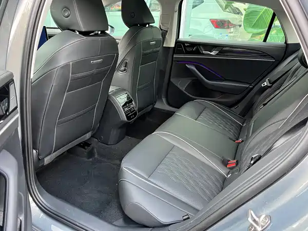Volkswagen Magotan 2025