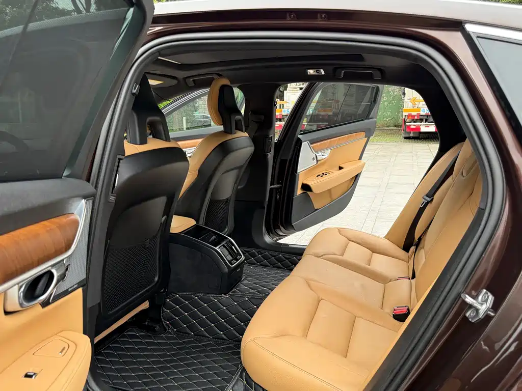Volvo S90 2017 — фото 15