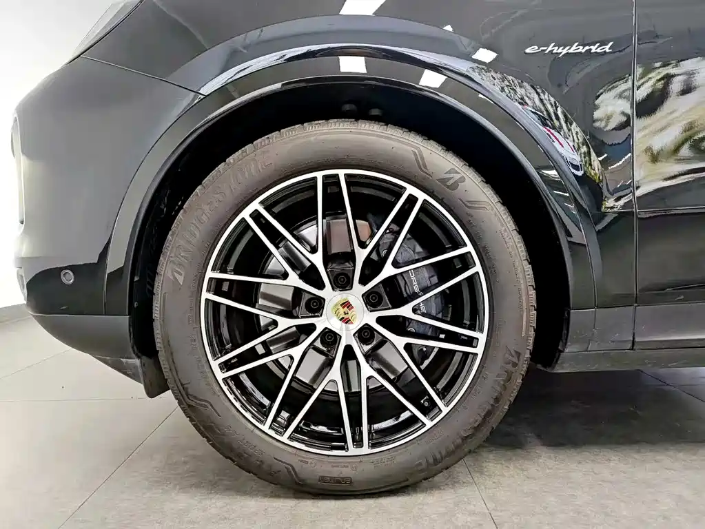 Porsche Cayenne Hybrid 2024 — фото 20