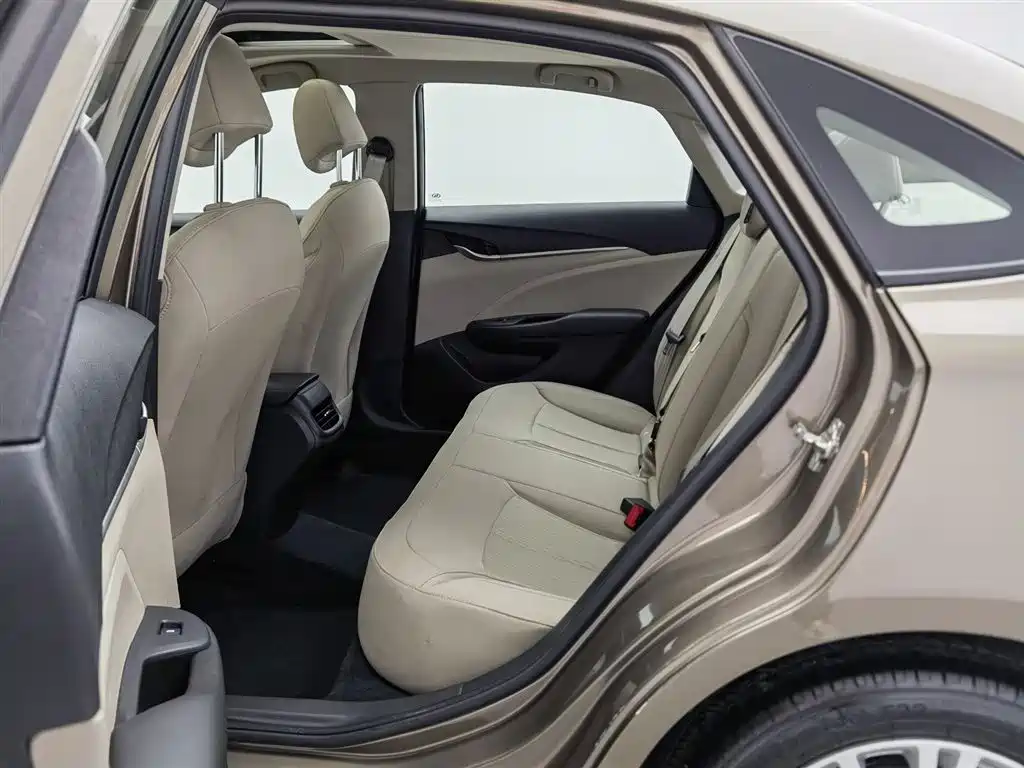 Buick Excelle 2015 — фото 15