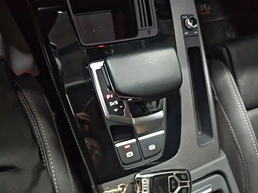 Audi Q5L 2023 — фото 14