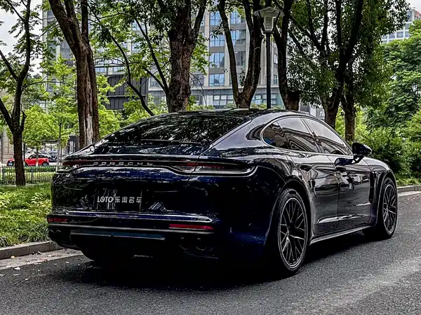 Porsche Panamera 2022