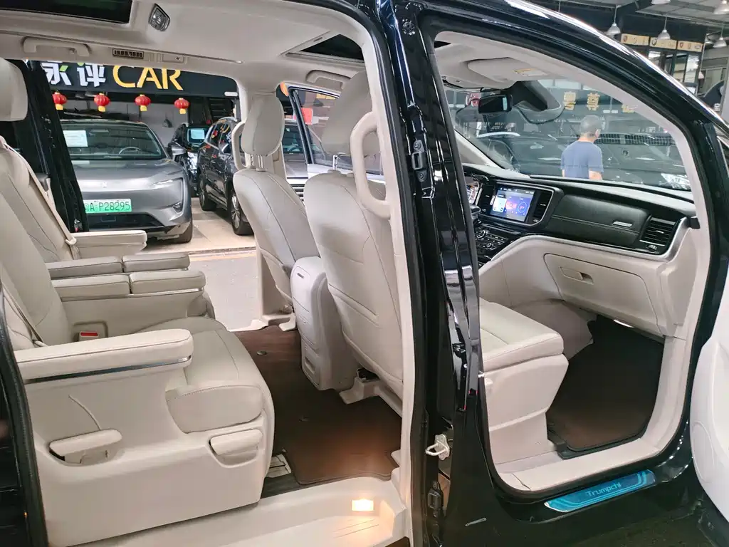 GAC Motor Trumpchi M8 2018 — фото 14