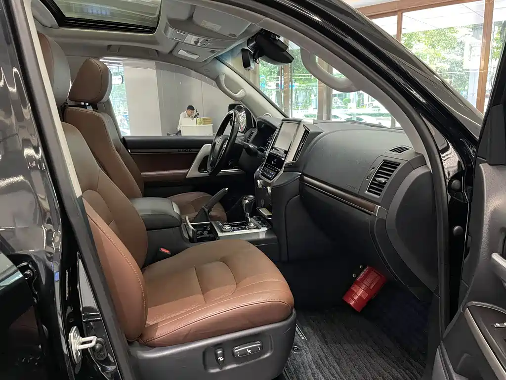 Toyota Land Cruiser 2019 — фото 18