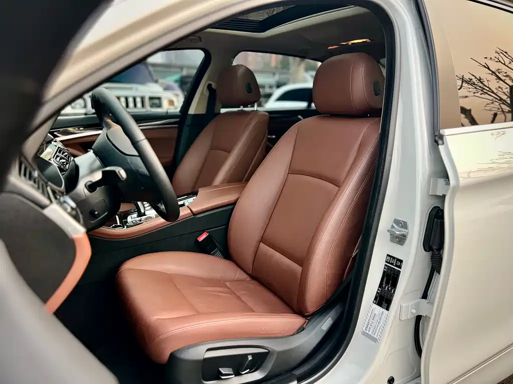 BMW 5 Series 2015 — фото 25