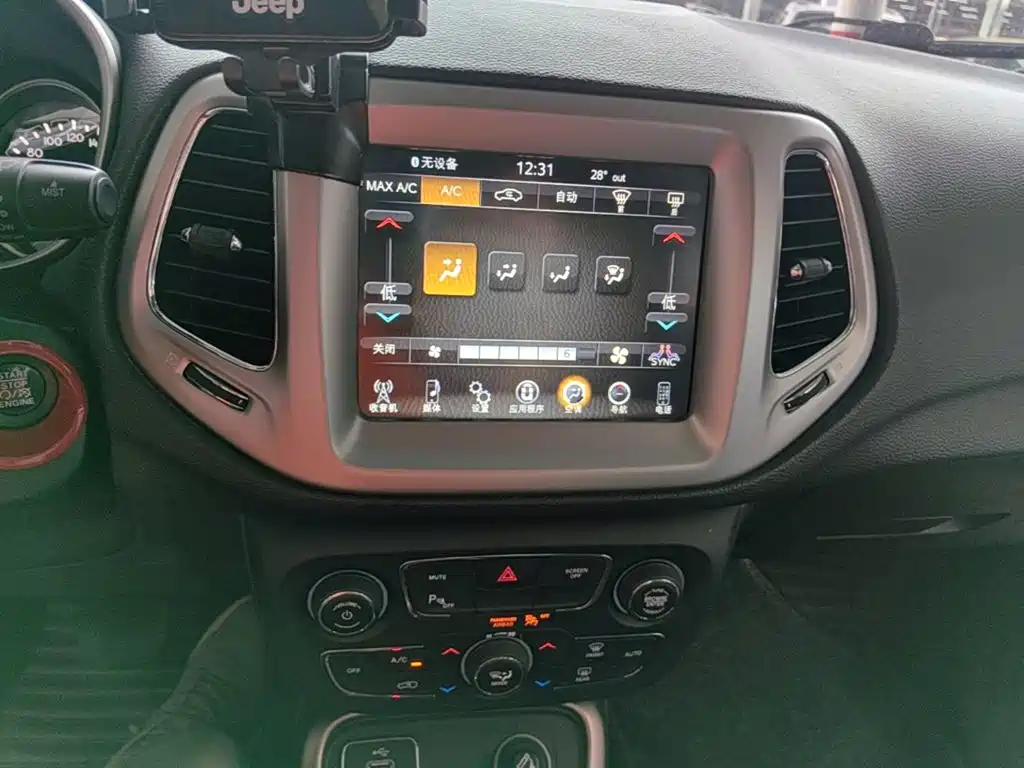 Jeep Compass 2018 — фото 13