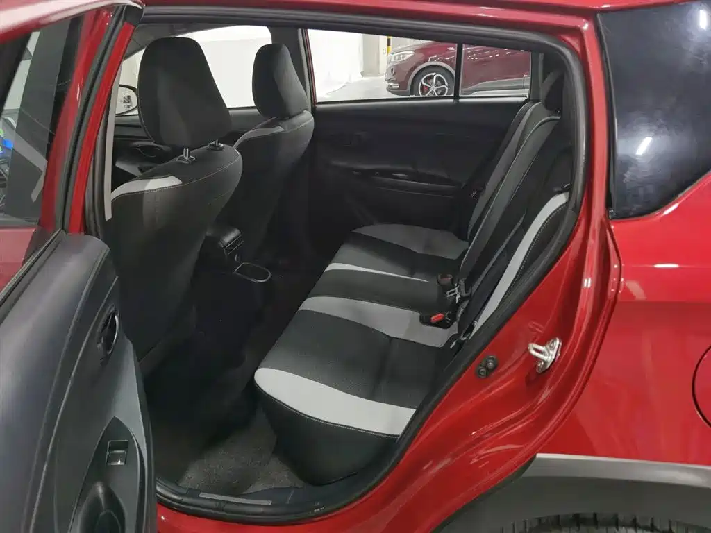 Toyota Yaris L 2022 — фото 15
