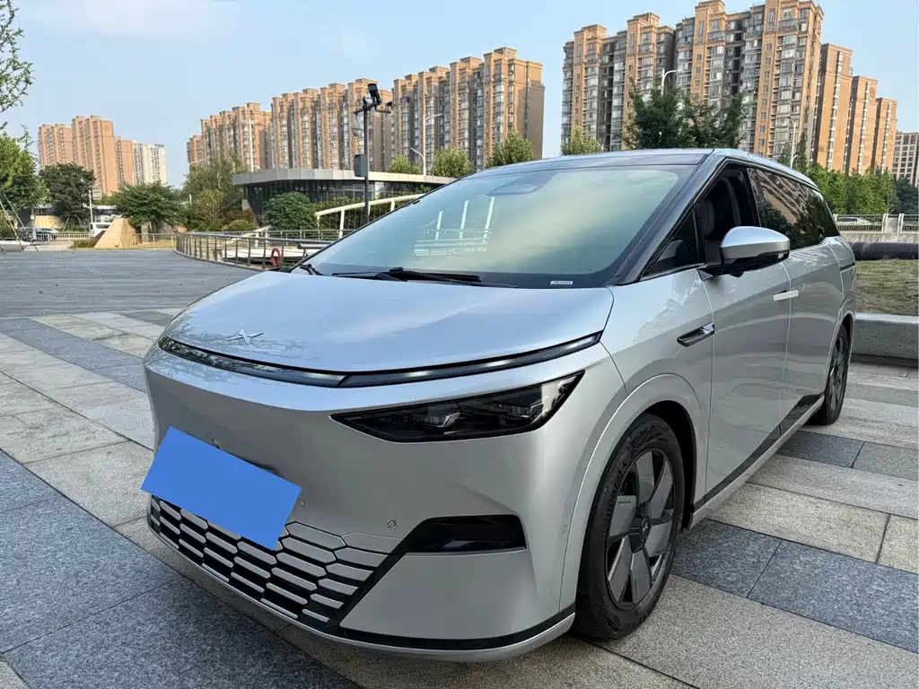 XPeng X9 2024