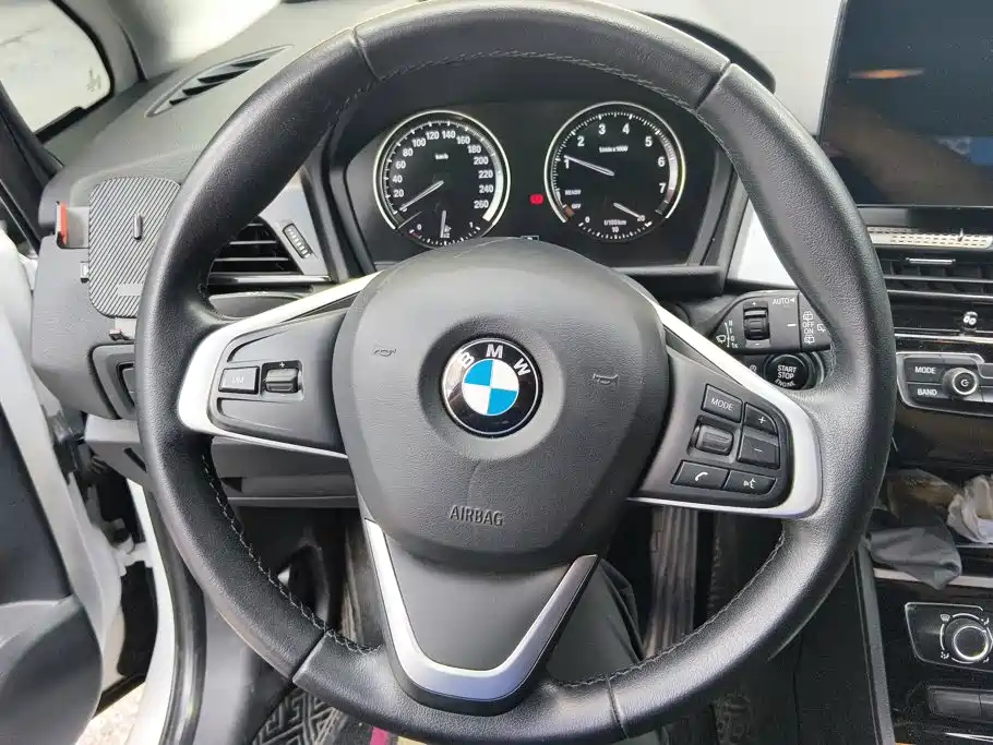 BMW 2 Series Wagon 2021 — фото 15