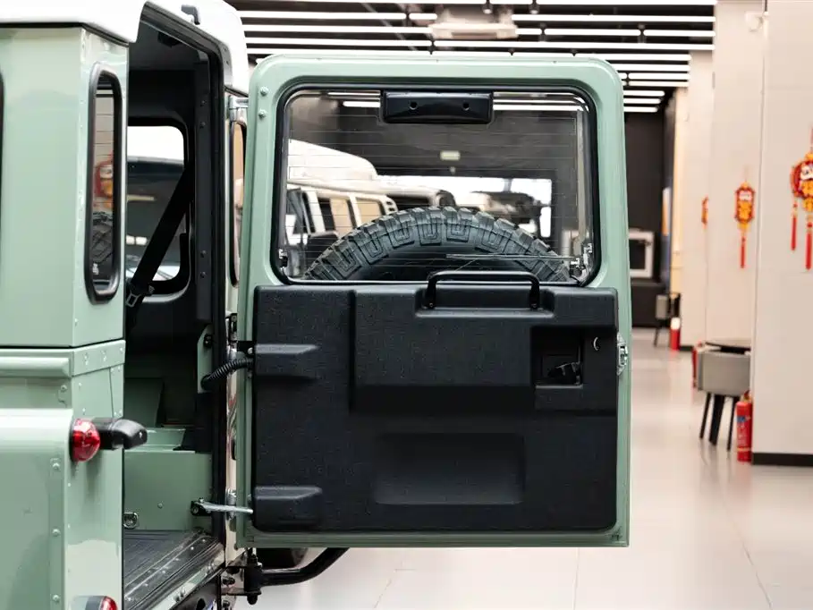 Land Rover Defender 2015 — фото 17
