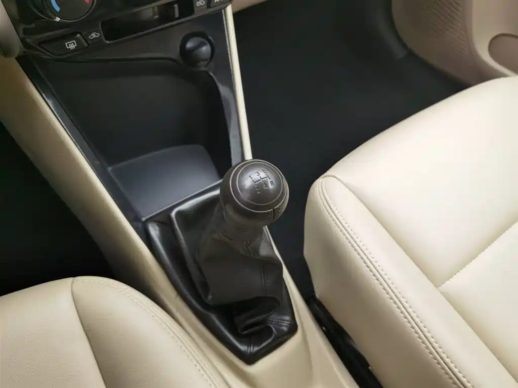 Toyota Vios 2015 — фото 13
