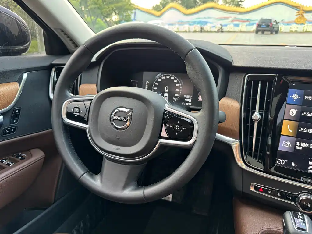 Volvo S90 2018 — фото 16