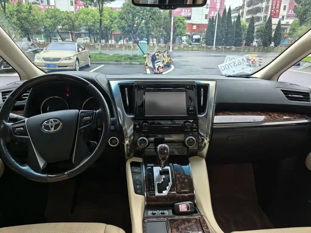 Toyota Alphard 2018 — фото 8