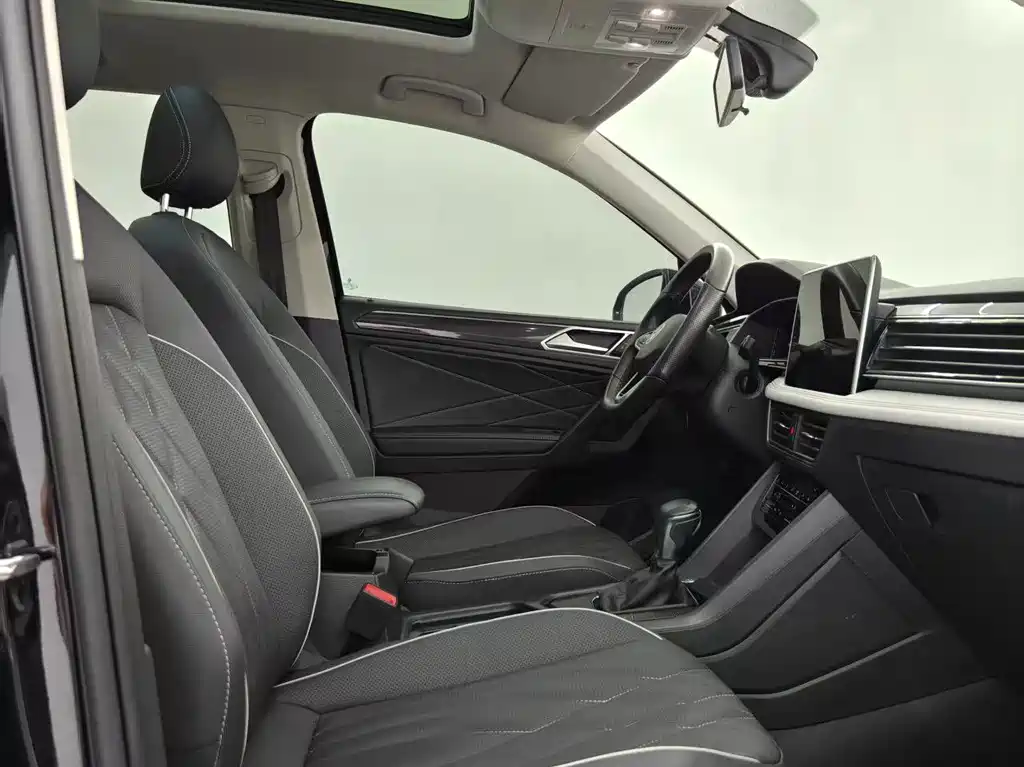 Volkswagen Tiguan L 2023 — фото 18