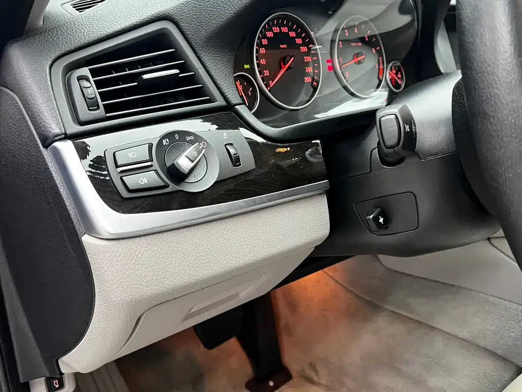 BMW 5 Series 2013 — фото 18