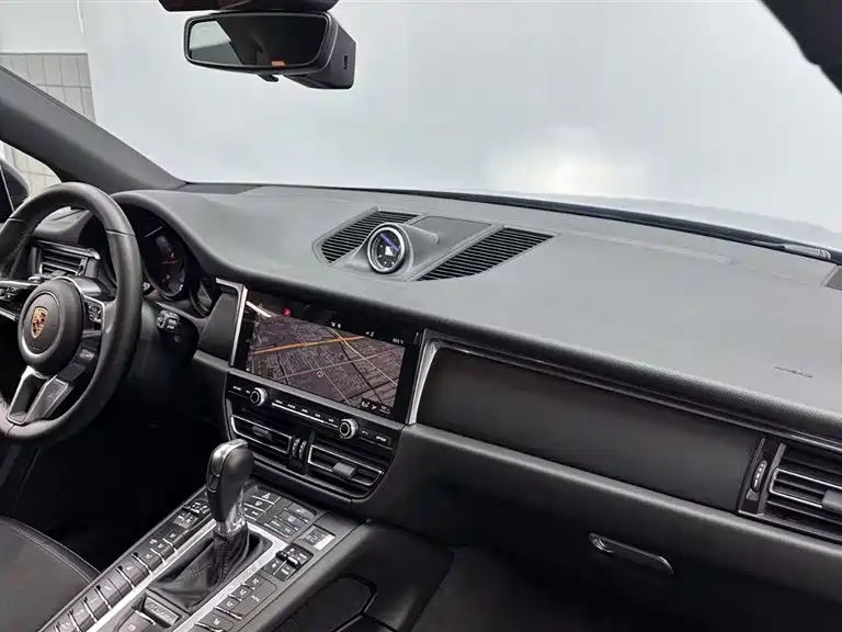 Porsche Macan 2019 — фото 11