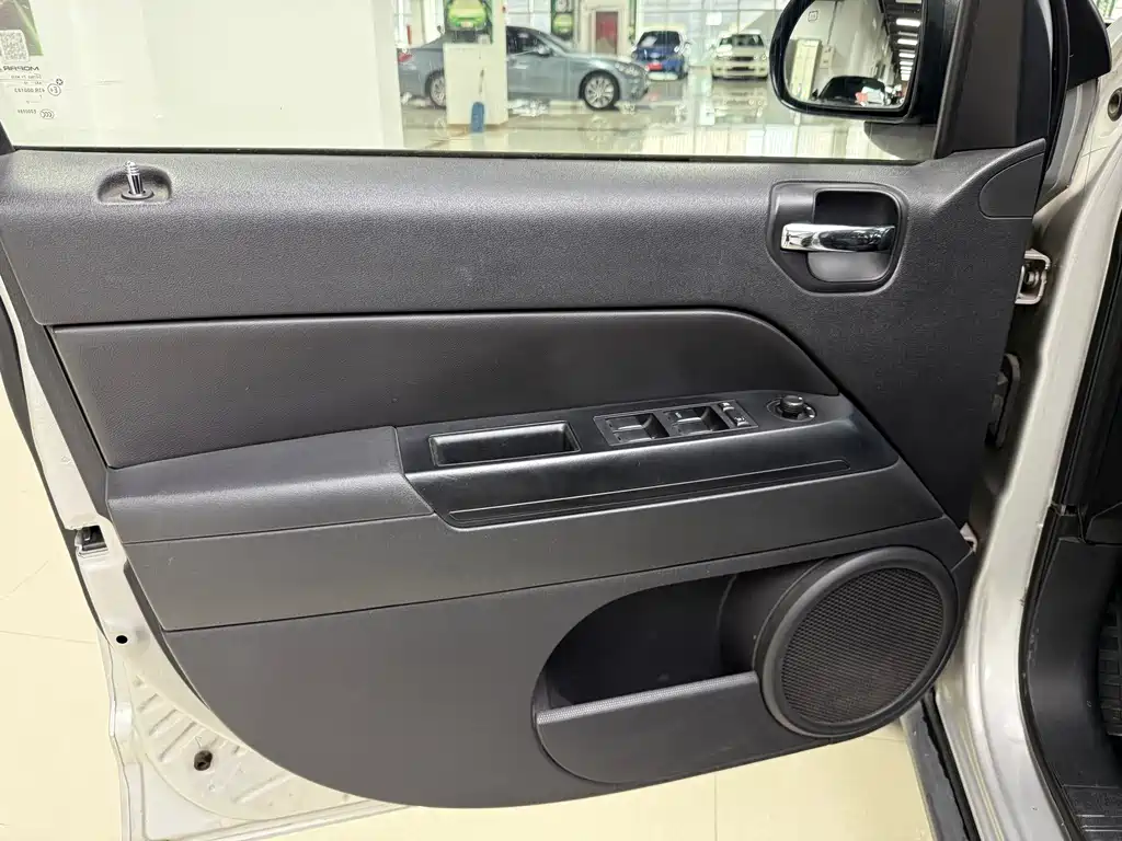 Jeep Compass 2010 — фото 23