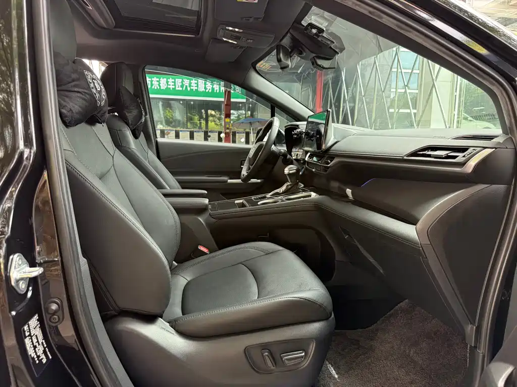 Toyota Sienna 2022 — фото 19