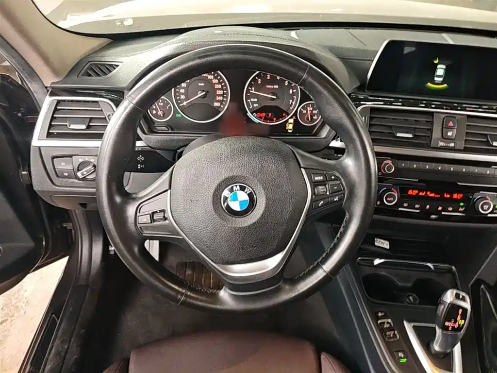 BMW 3 Series 2018 — фото 11