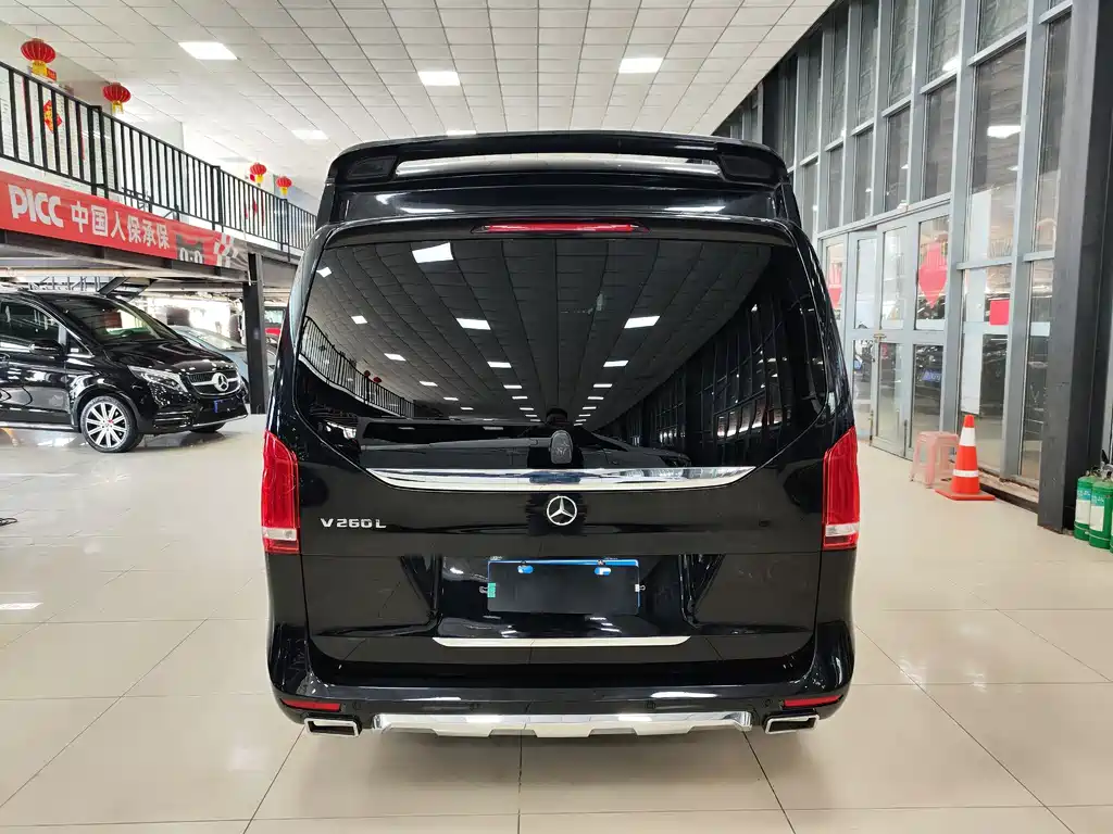 Mercedes-Benz V-Class 2020 — фото 37