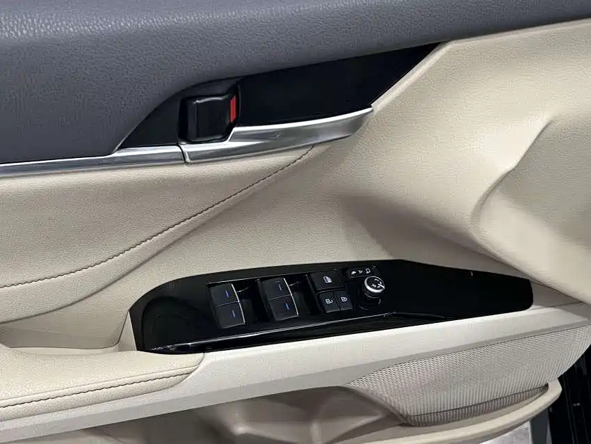 Toyota Camry 2021 — фото 18