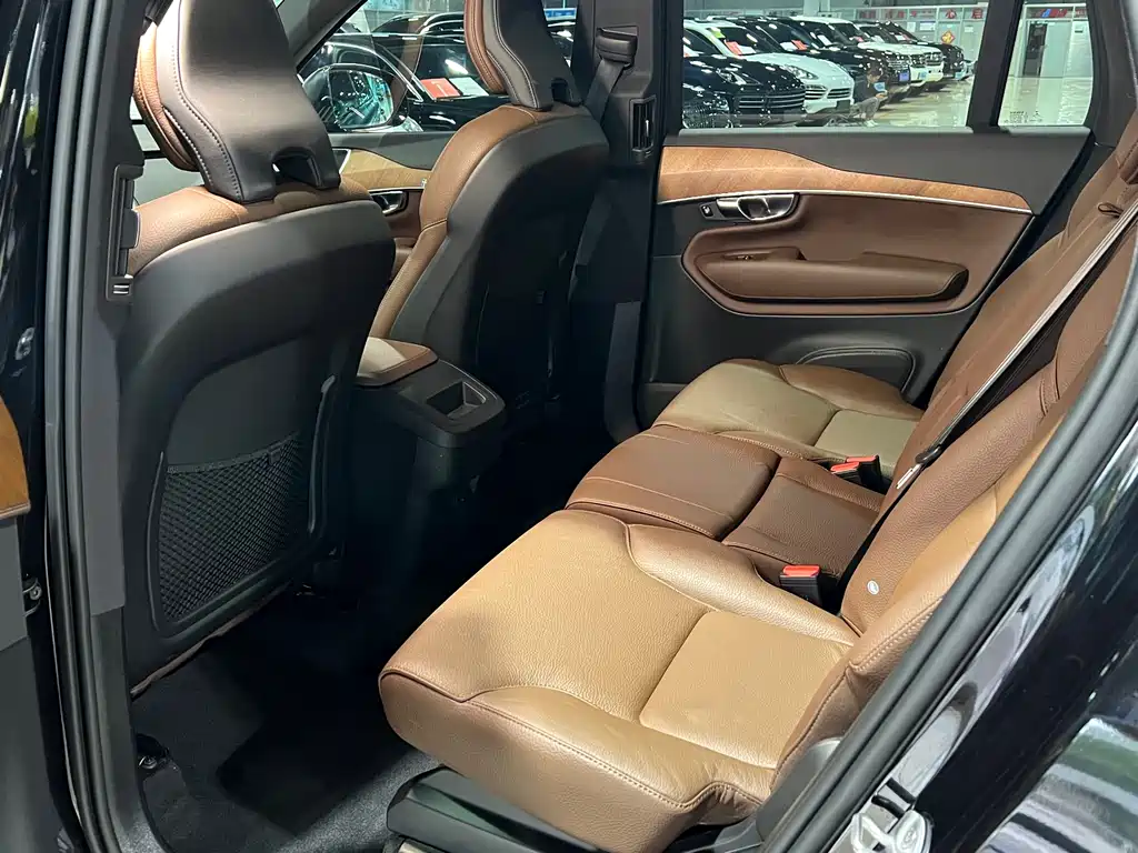 Volvo XC90 2022 — фото 22