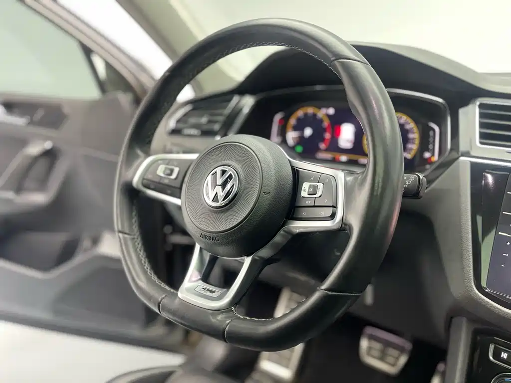 Volkswagen Tiguan L 2020 — фото 10