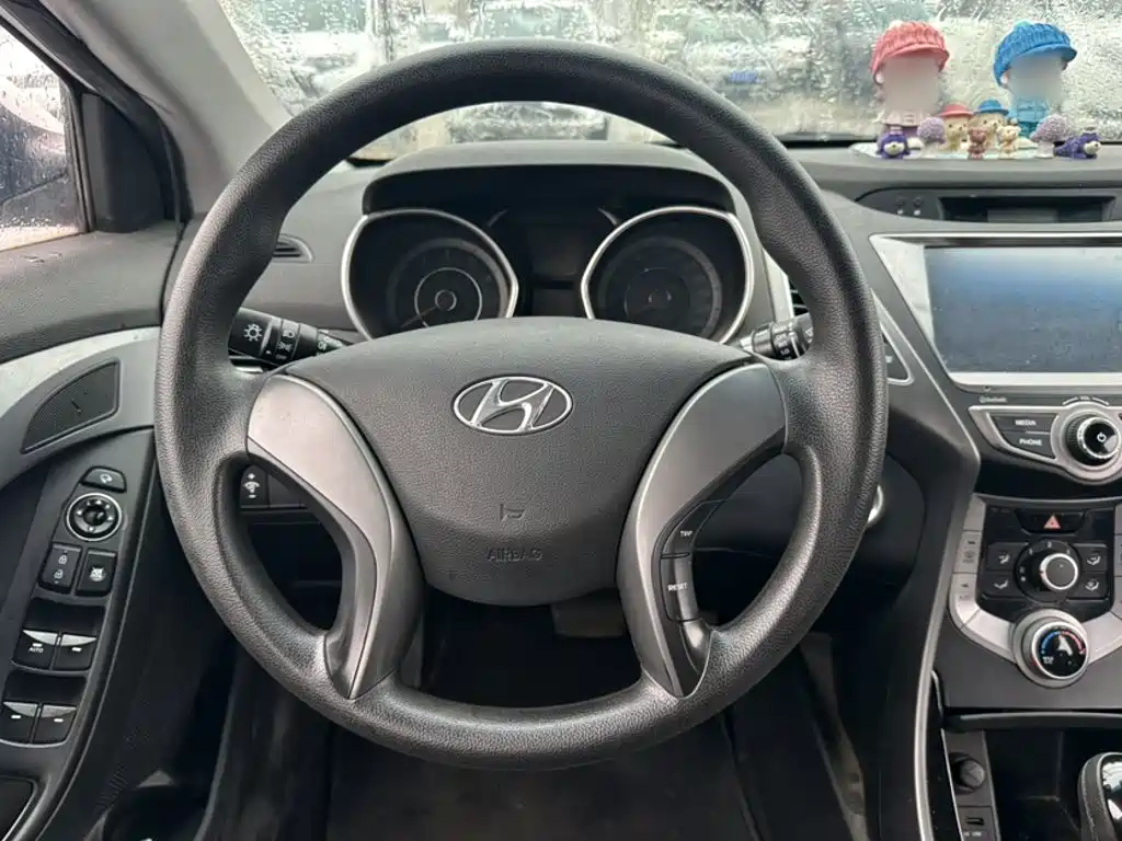 Hyundai Elantra 2016 — фото 14