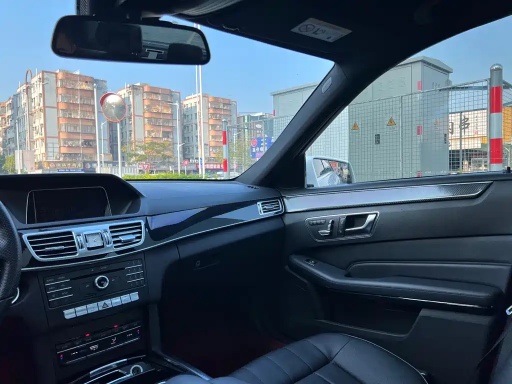 Mercedes-Benz E-Class 2016 — фото 25