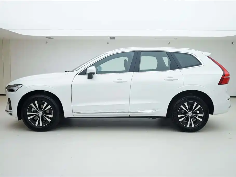 Volvo XC60 2025 — фото 3