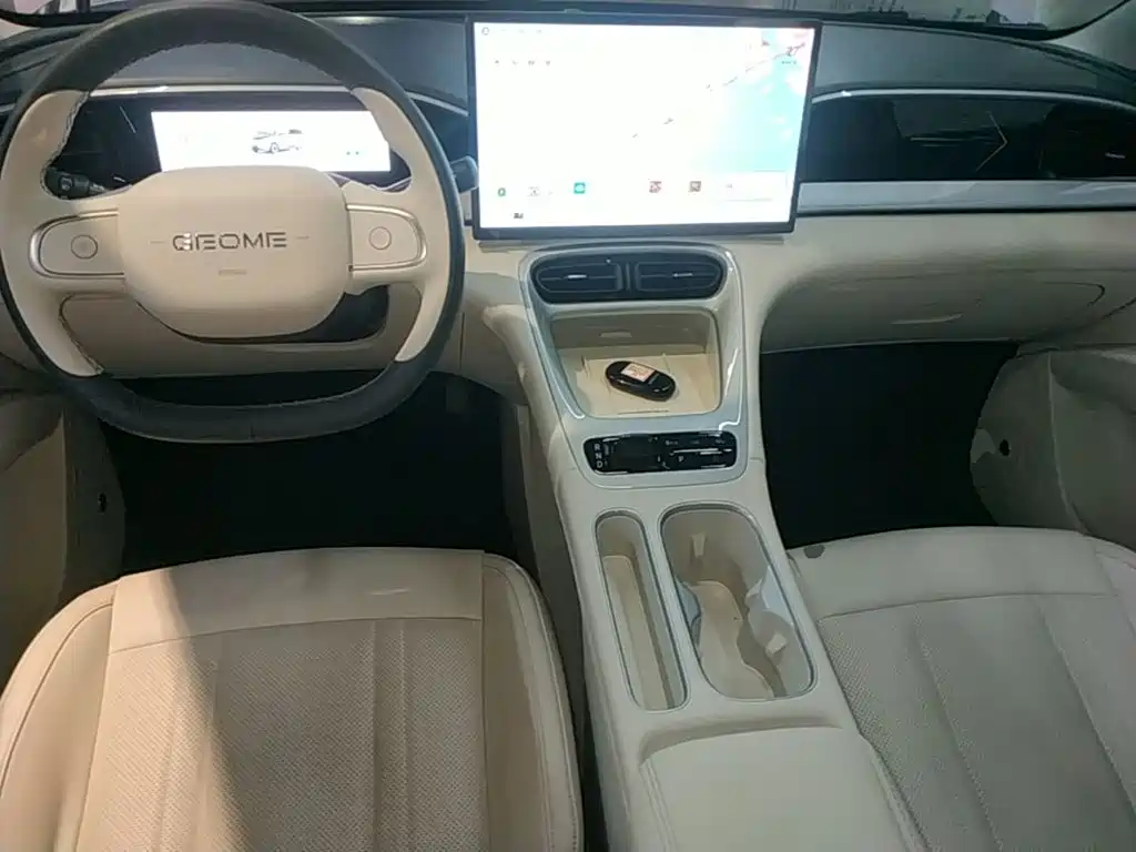 Geely Galaxy Starwish 2025 — фото 10