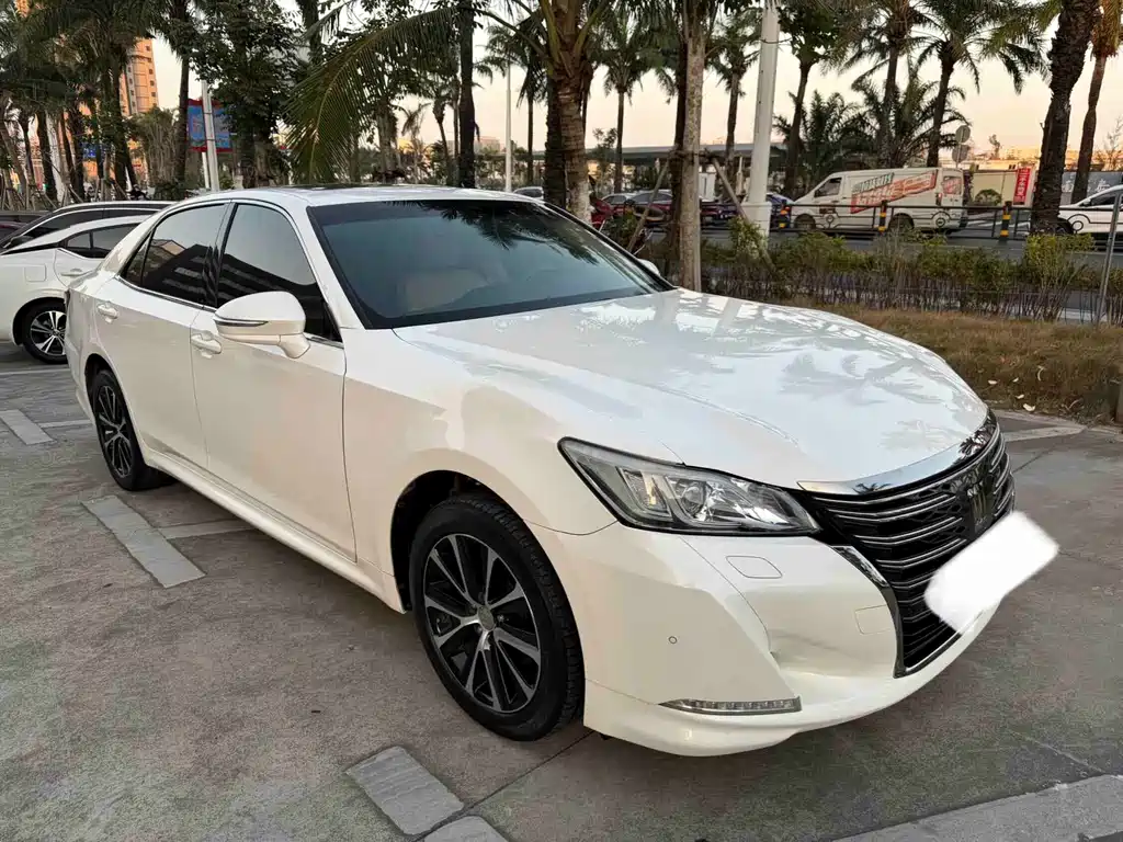 Toyota Crown 2019 — фото 3